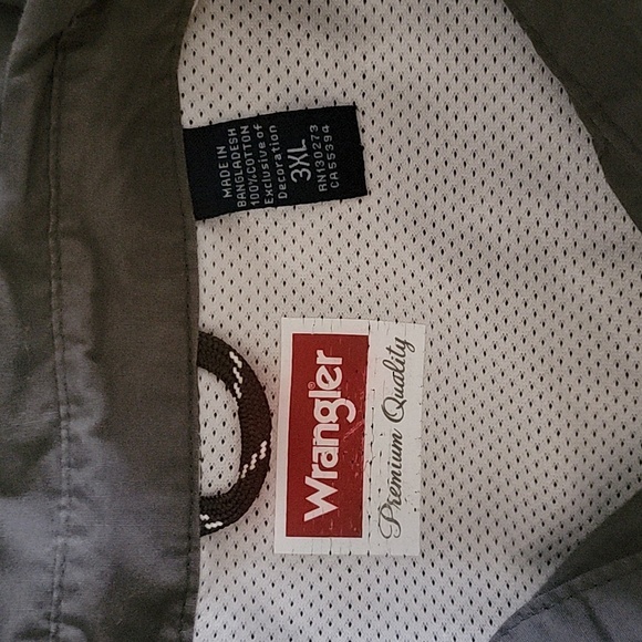 Wrangler Premium Button Down Shirt - Picture 3 of 4